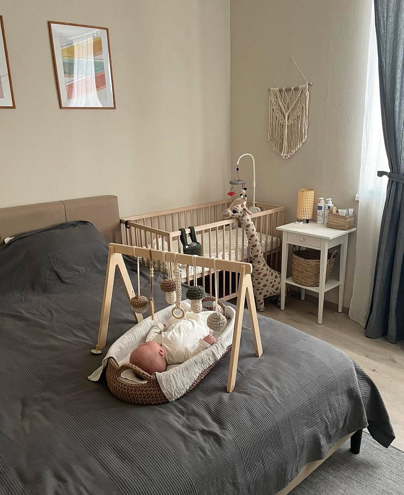 Baby gym din lemn pentru bebeluși