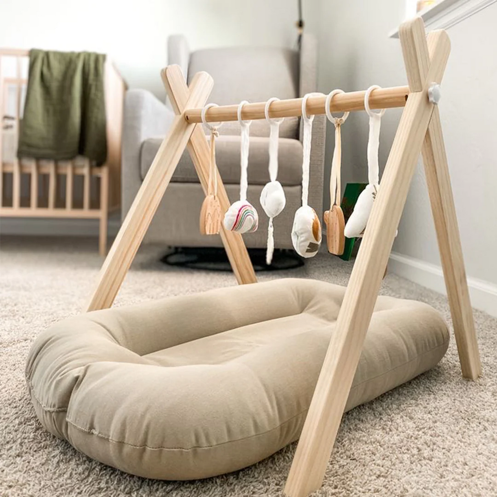 Baby gym din lemn pentru bebeluși