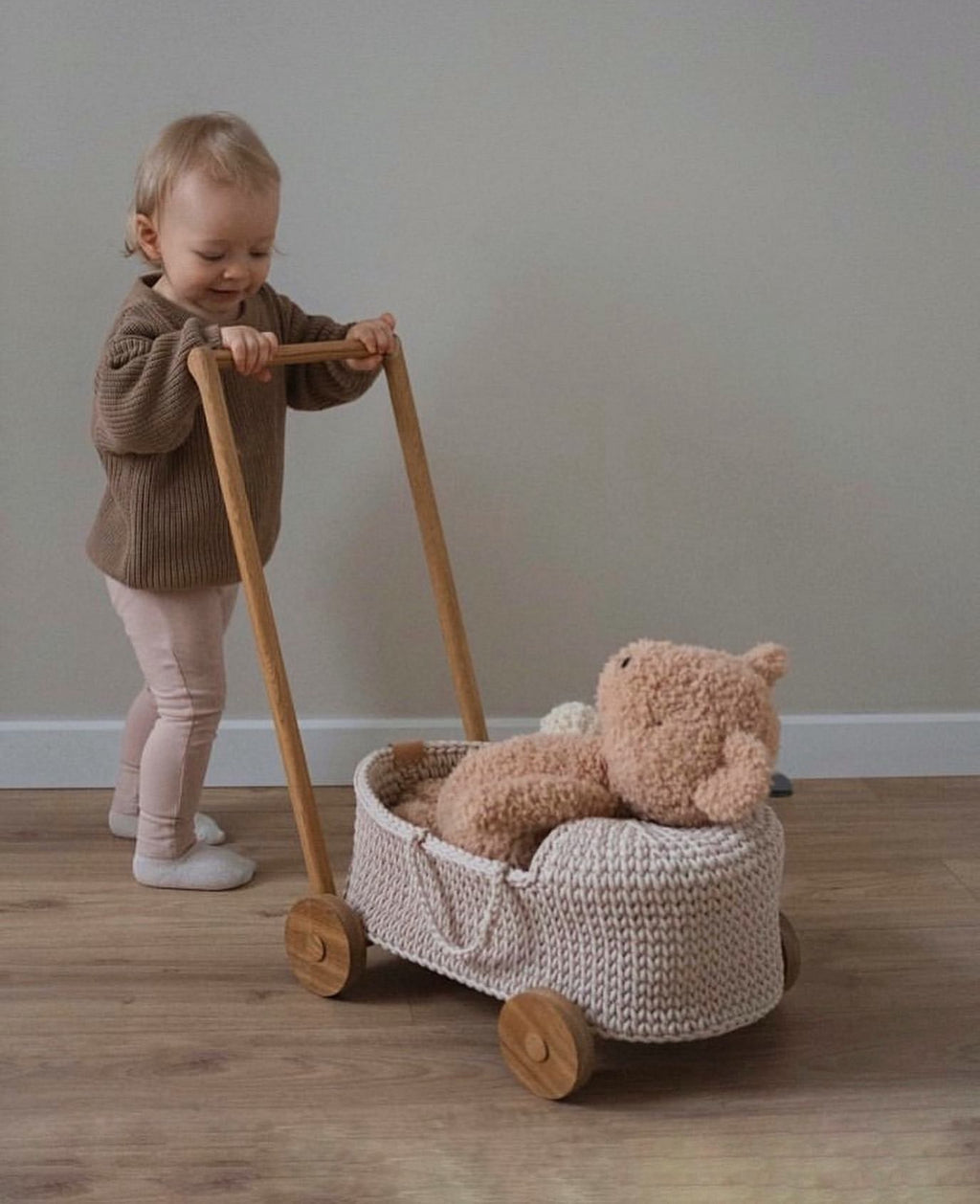 Premergător din lemn cu coșuleț