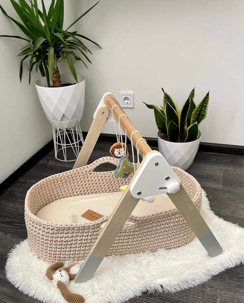 Baby gym din lemn pentru bebeluși
